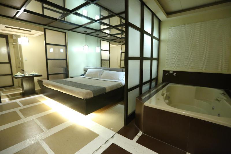 Victoria Court Suites Pasig Exterior foto